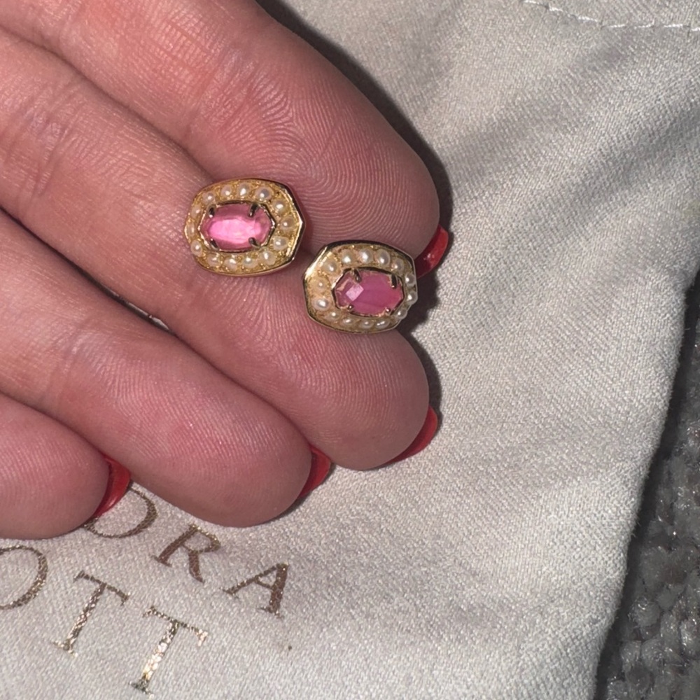 Kendra Scott Pearl Elegant Gold and Pink Stud Earrings